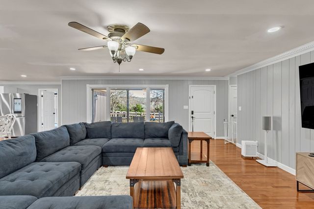 408 McKibbon Ln, Pulaski, TN 38478