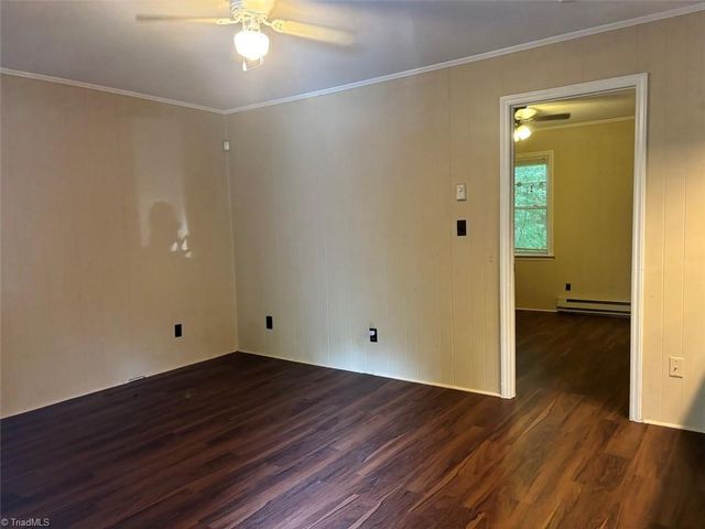 4295 Brownsboro Road 04, Winston-salem, NC 27106