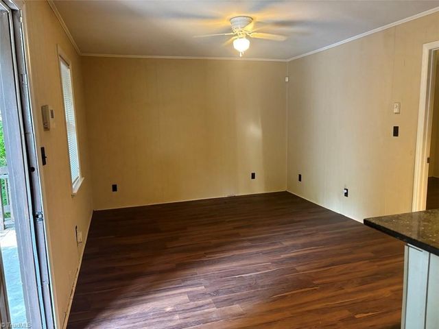 4295 Brownsboro Road 04, Winston-salem, NC 27106