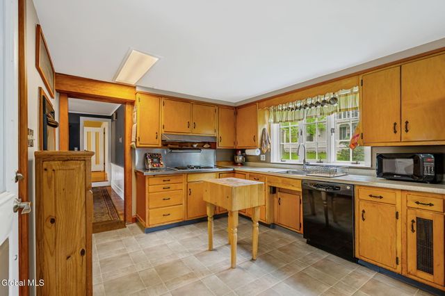 115 Bunker Hill Road, Valley Falls, NY 12185