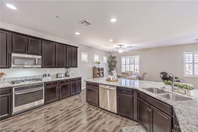 913 Estes Cove Avenue, Henderson, NV 89012