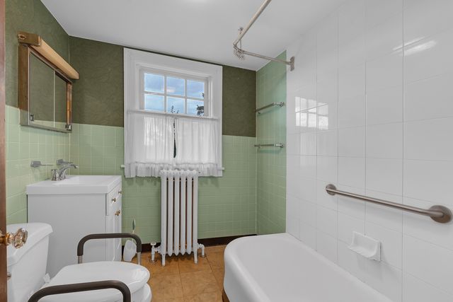 1324 Fredrickson Place, Highland Park, IL 60035