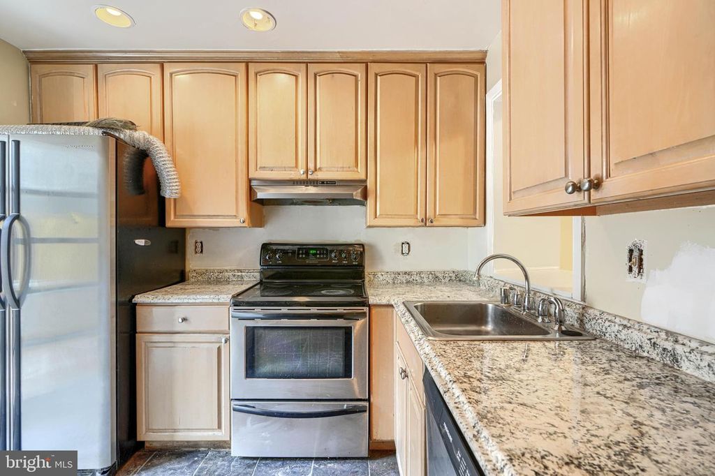 Image 11 of property listing at 42 E HAMBURG ST E, Baltimore, MD 21230