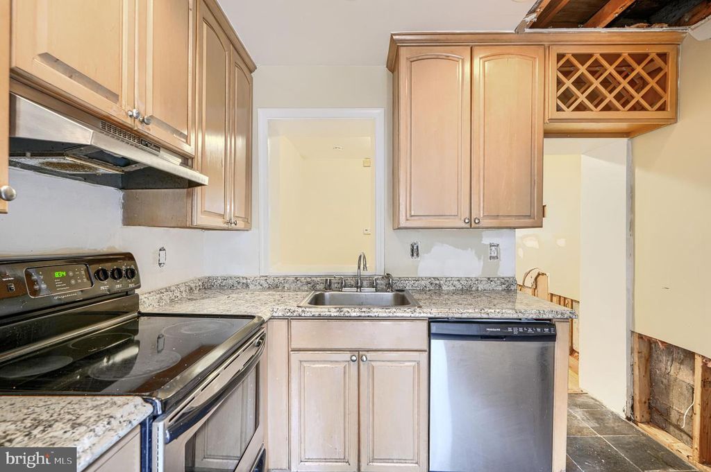 Image 12 of property listing at 42 E HAMBURG ST E, Baltimore, MD 21230