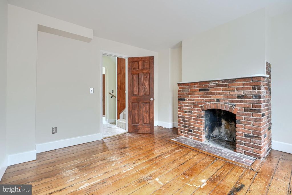 Image 17 of property listing at 42 E HAMBURG ST E, Baltimore, MD 21230