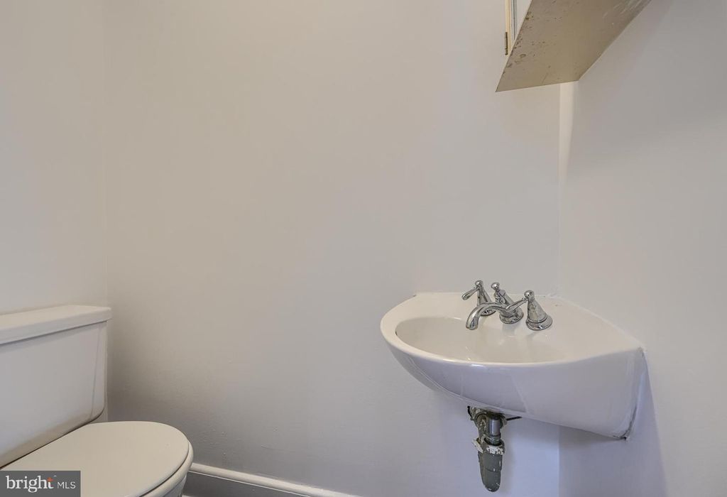 Image 29 of property listing at 42 E HAMBURG ST E, Baltimore, MD 21230