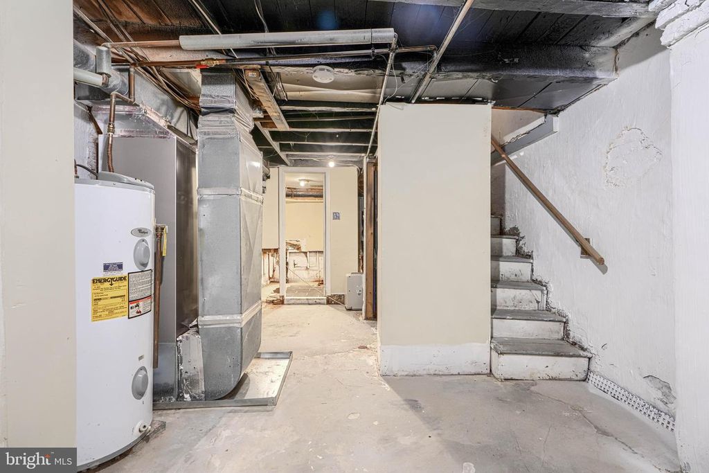 Image 30 of property listing at 42 E HAMBURG ST E, Baltimore, MD 21230