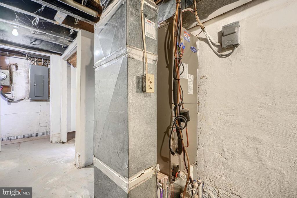 Image 32 of property listing at 42 E HAMBURG ST E, Baltimore, MD 21230