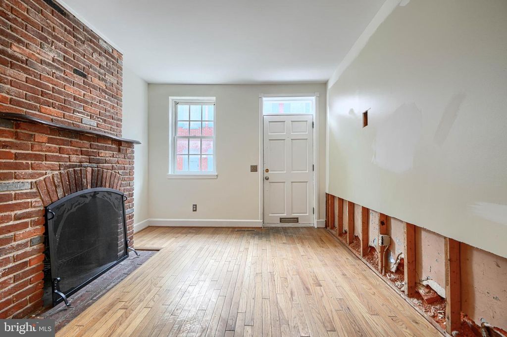 Image 5 of property listing at 42 E HAMBURG ST E, Baltimore, MD 21230