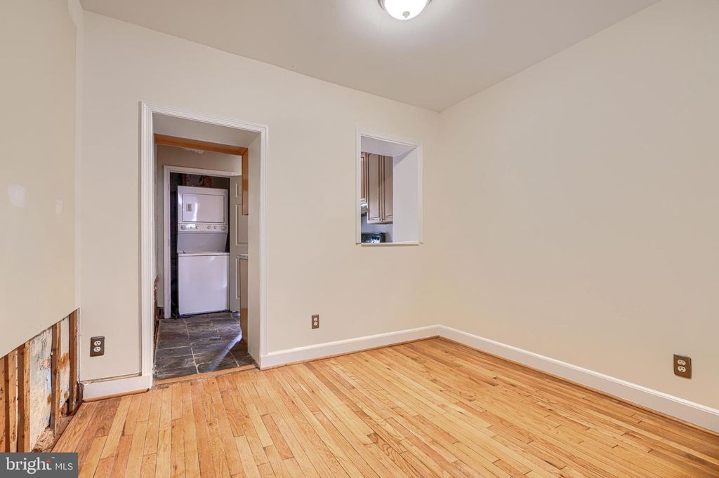 Image 8 of property listing at 42 E HAMBURG ST E, Baltimore, MD 21230