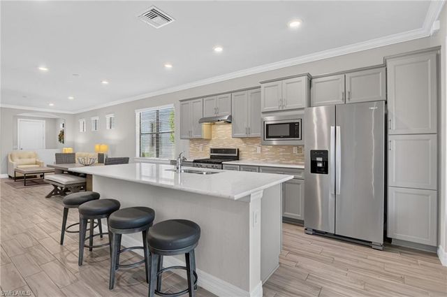 7237 Wilton DR, Naples, FL 34109