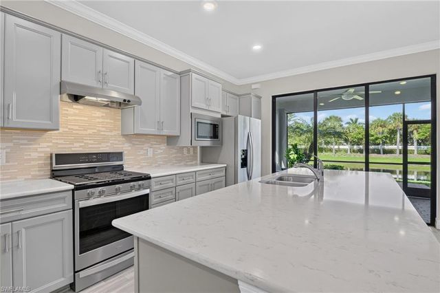 7237 Wilton DR, Naples, FL 34109
