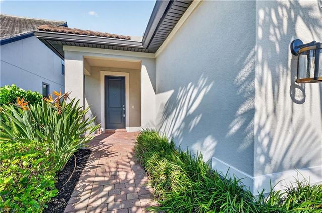 7237 Wilton DR, Naples, FL 34109