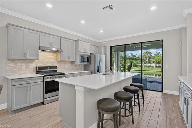7237 Wilton DR, Naples, FL 34109