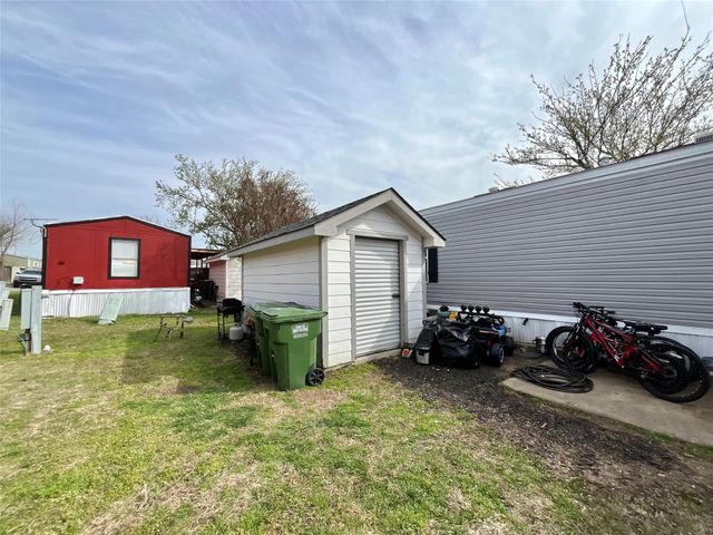 709 N Collins Frwy 130, Howe, TX 75459