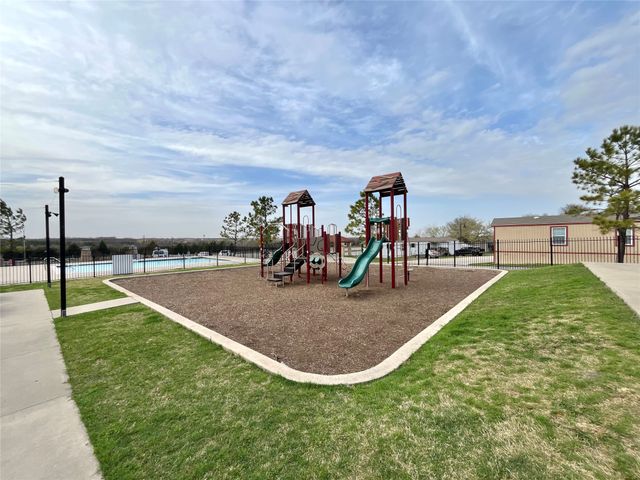 709 N Collins Frwy 130, Howe, TX 75459