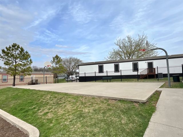 709 N Collins Frwy 130, Howe, TX 75459