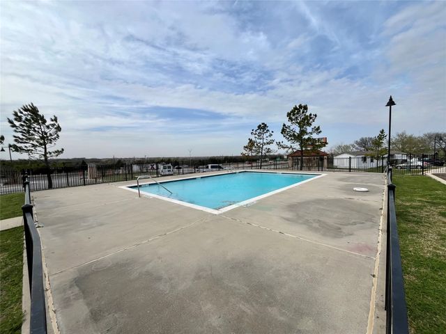 709 N Collins Frwy 130, Howe, TX 75459