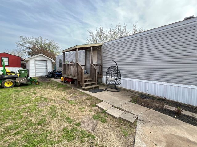 709 N Collins Frwy 130, Howe, TX 75459