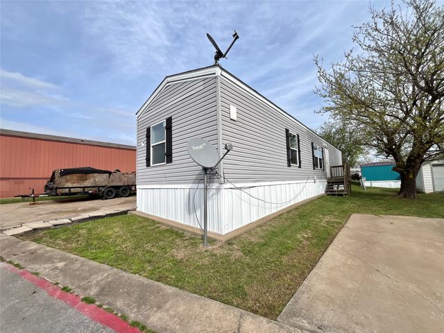709 N Collins Frwy 130, Howe, TX 75459