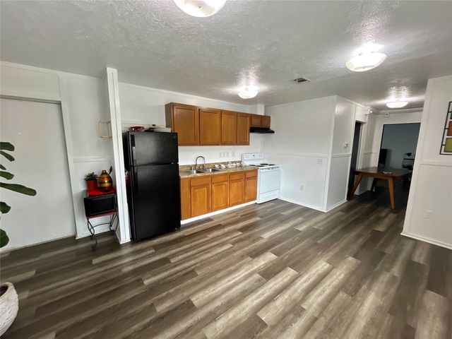 709 N Collins Frwy 130, Howe, TX 75459