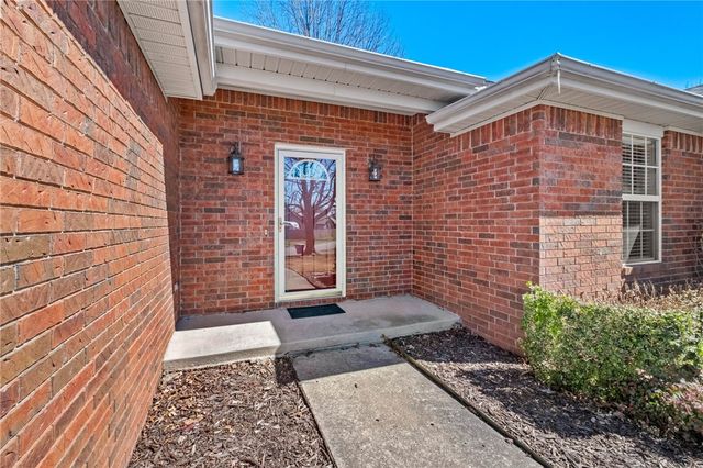 523 Evergreen Circle, Lowell, AR 72745