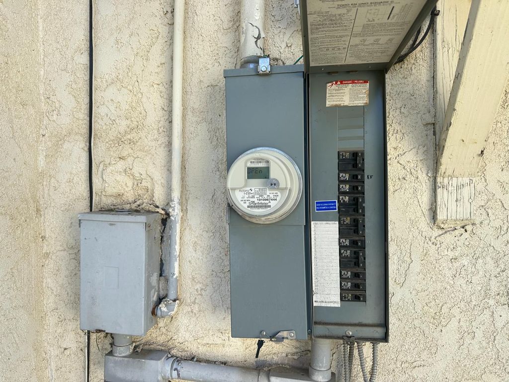 Image 10 of property listing at 325 S 7th Street, Chowchilla, CA 93610