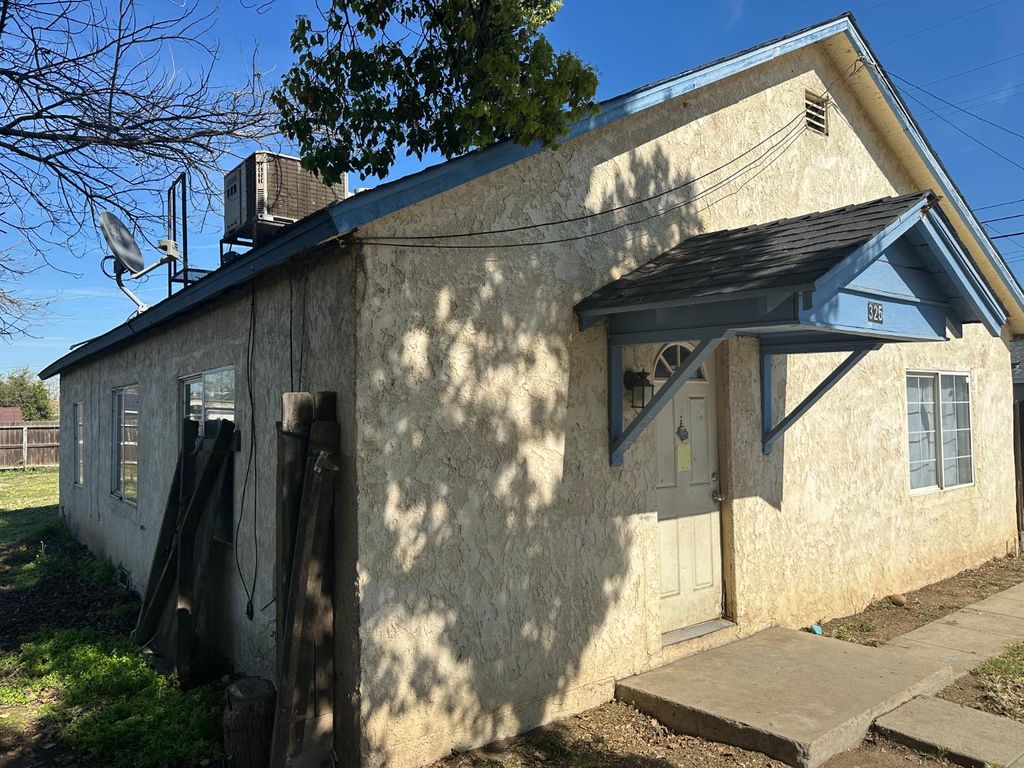 Image 12 of property listing at 325 S 7th Street, Chowchilla, CA 93610