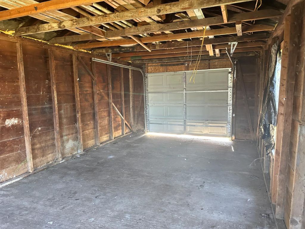 Image 14 of property listing at 325 S 7th Street, Chowchilla, CA 93610