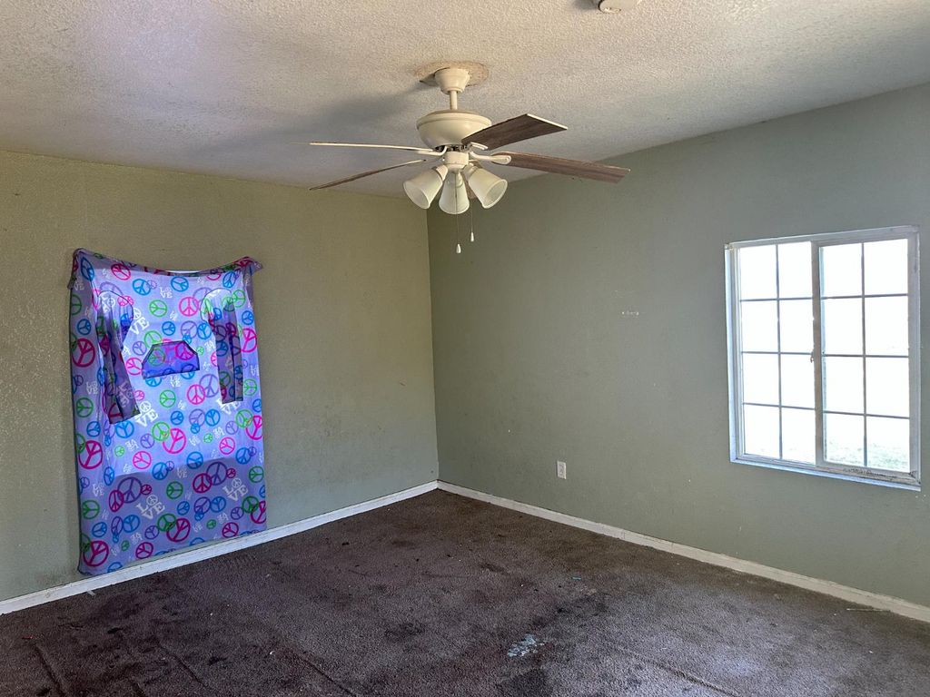 Image 5 of property listing at 325 S 7th Street, Chowchilla, CA 93610