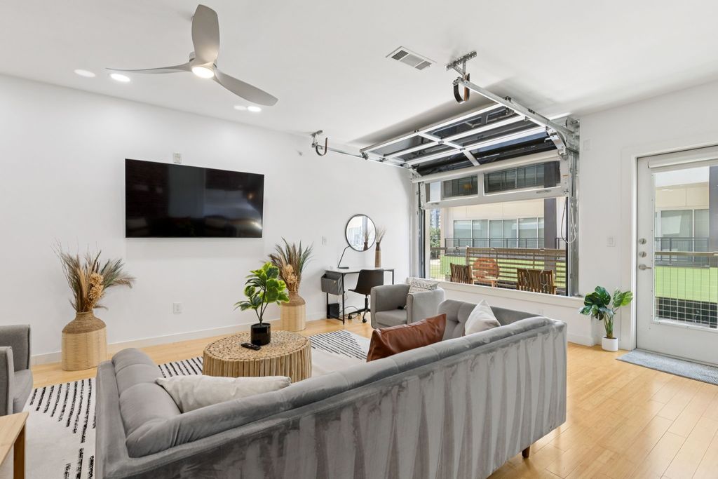 1111 S Akard Street 307, Dallas, TX 75215