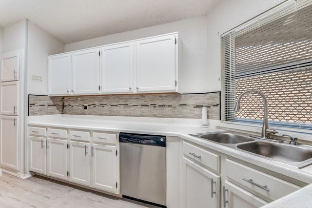 1126 Hemlock Drive, Desoto, TX 75115