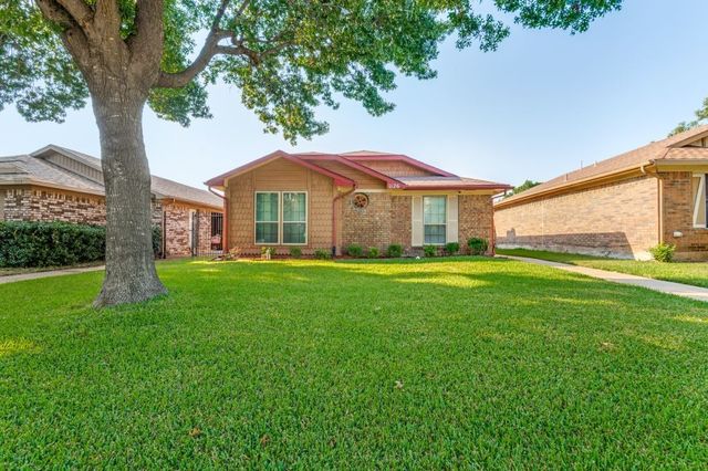 1126 Hemlock Drive, Desoto, TX 75115