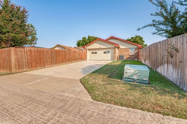 1126 Hemlock Drive, Desoto, TX 75115