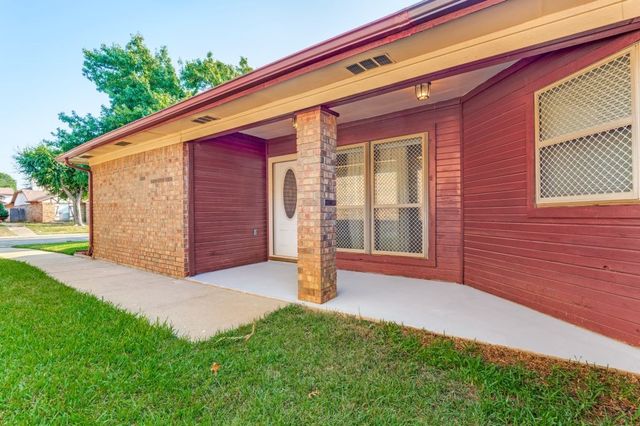 1126 Hemlock Drive, Desoto, TX 75115