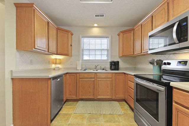 803 MANHATTAN DR, Columbia, MO 65201