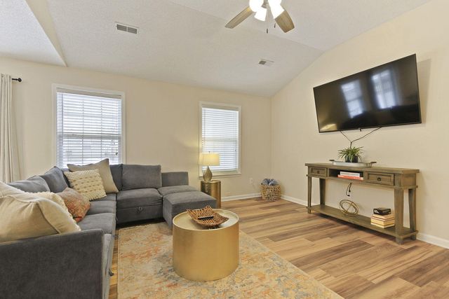 803 MANHATTAN DR, Columbia, MO 65201