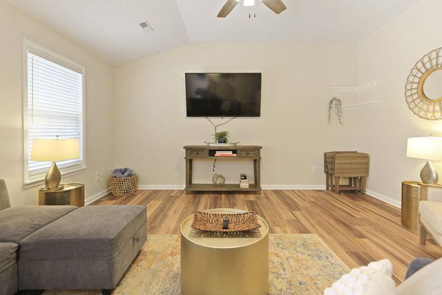 803 MANHATTAN DR, Columbia, MO 65201