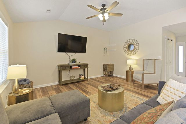 803 MANHATTAN DR, Columbia, MO 65201