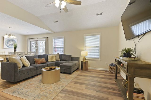 803 MANHATTAN DR, Columbia, MO 65201