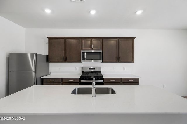 7621 S Starrush Drive, Tucson, AZ 85757