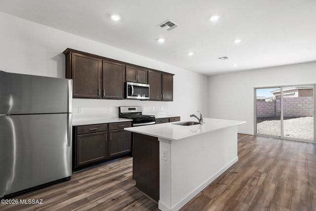 7621 S Starrush Drive, Tucson, AZ 85757