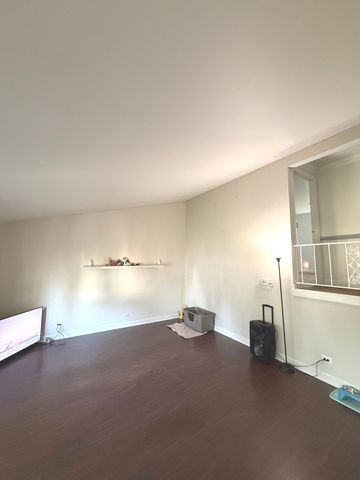 360 Tee Lane, Carpentersville, IL 60110