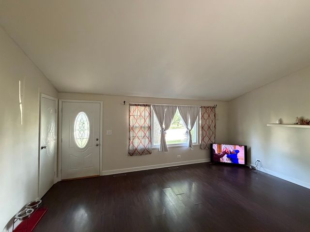 360 Tee Lane, Carpentersville, IL 60110