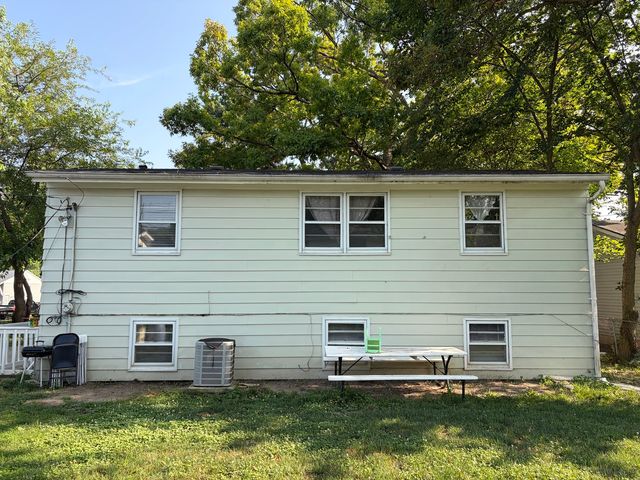360 Tee Lane, Carpentersville, IL 60110