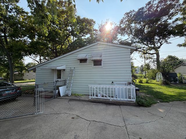 360 Tee Lane, Carpentersville, IL 60110