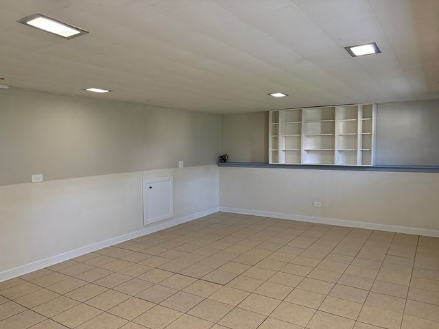 360 Tee Lane, Carpentersville, IL 60110