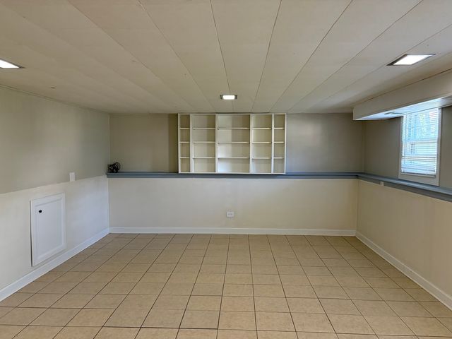 360 Tee Lane, Carpentersville, IL 60110