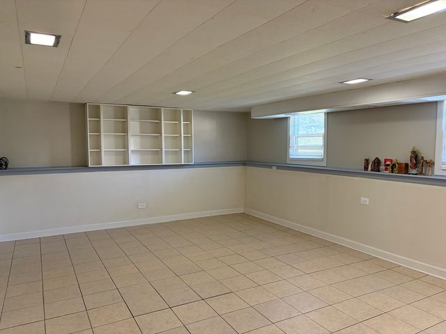 360 Tee Lane, Carpentersville, IL 60110