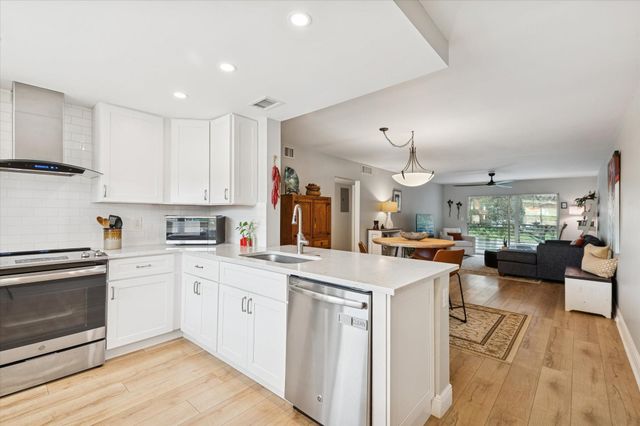 2202 Lucaya Bend L2, Coconut Creek, FL 33066